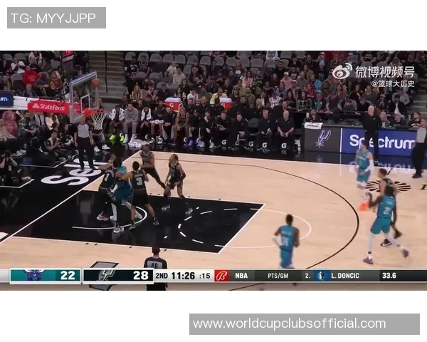 文班亚马首场比赛表现惊艳五次盖帽和隔扣字母哥引发热烈讨论